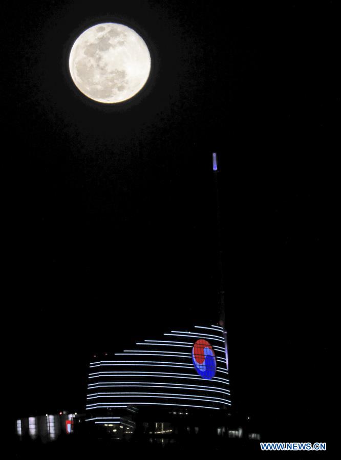 U.S.-LOS ANGELES-FULL MOON