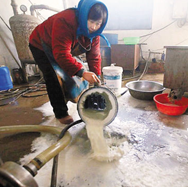 奶業(yè)困局，路在何方？