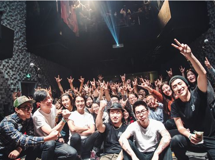 WHO&rsquo;S LISTENING？