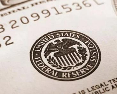 【財(cái)經(jīng)翻譯官】美聯(lián)儲(chǔ)的&ldquo;零息+量寬&rdquo;意味著什么？