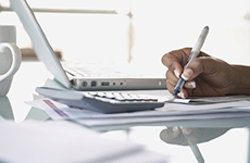 商務(wù)部定調(diào)2013工作重點 推動服務(wù)業(yè)成新的引資增長點