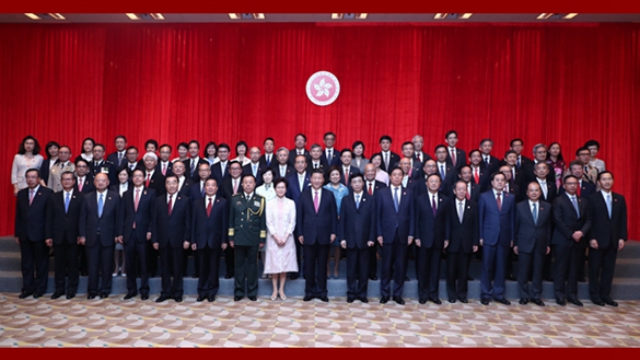 習(xí)近平會(huì)見香港特別行政區(qū)新任行政、立法、司法機(jī)構(gòu)負(fù)責(zé)人