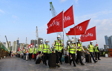 我在現(xiàn)場&middot;照片背后的故事｜援港60天，見證荒灘起方舟