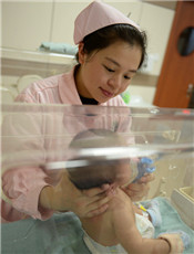 &ldquo;重癥新生兒的代理媽媽&rdquo;彭錫萍