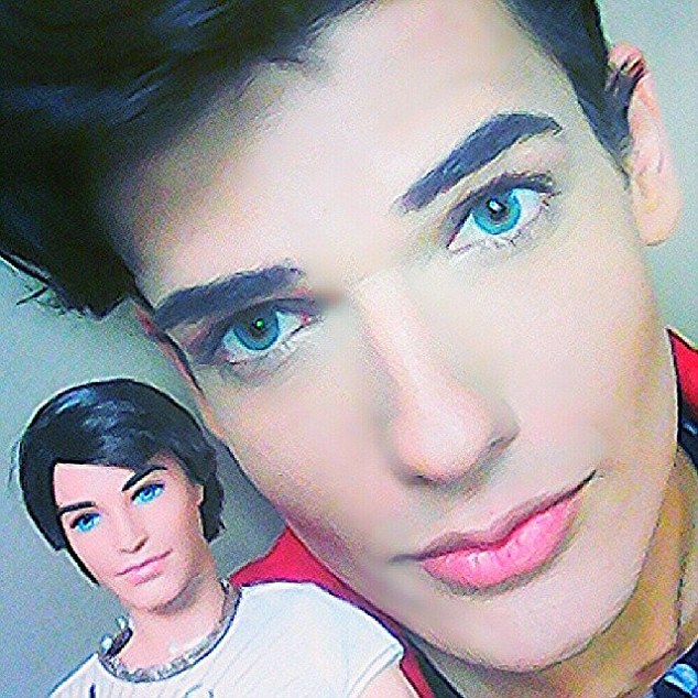 巴西男?；ㄙM(fèi)31萬元整容成&ldquo;芭比男友&rdquo;