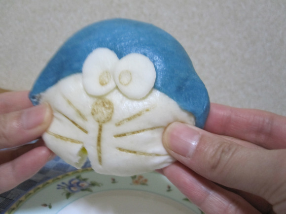 不忍下口！日便利店推出機(jī)器貓饅頭【圖】