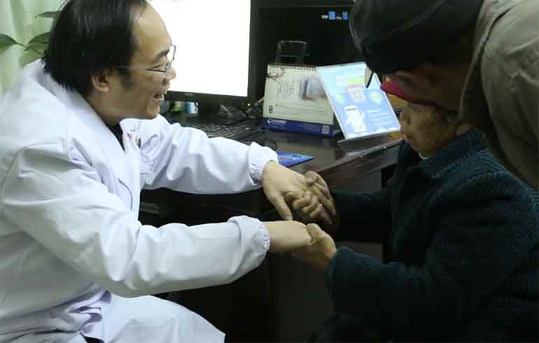 致敬偉大改革｜對(duì)話40年，講述身邊的健康故事（第三集）&mdash;&mdash;有了新農(nóng)合，看病不再愁