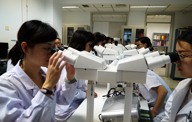 致敬偉大改革｜對(duì)話40年，講述身邊的健康故事（第三十三集）&mdash;&mdash;好醫(yī)生是這樣煉成的