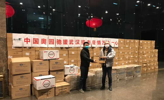 1月23日-2月1日，將40萬只救命口罩送抵武漢一線