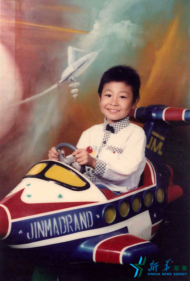 資料圖片：長大后當一名優(yōu)秀的飛行員是張超兒時種下的夢想。