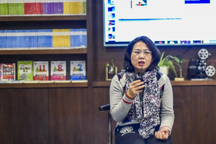 王煥：唐卡現(xiàn)在發(fā)展得很好。一個是國家非遺政策的保護，第二唐卡技藝本身很精良，做唐卡的這些藝人始終保有著工匠精神，做出來的東西令人稱贊，它自然能慢慢傳播開來。