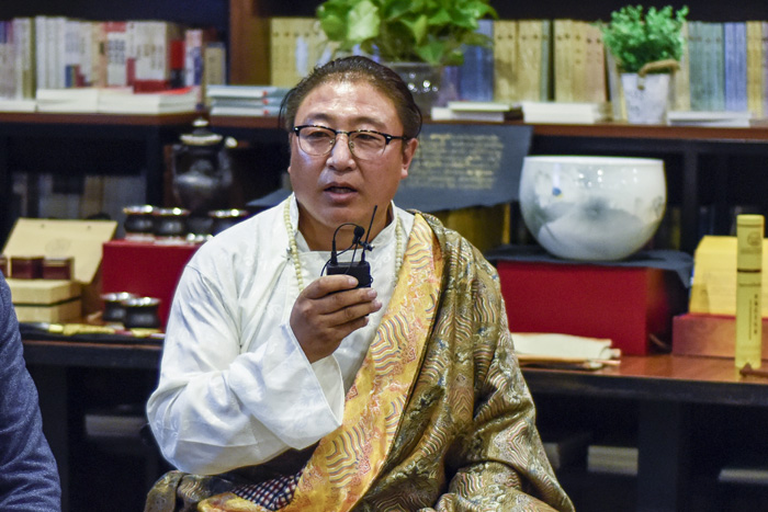 安久&middot;白瑪群加：絕對不能為了錢做手藝的傳承人，傳承手藝是因為我們有傳承民族特色文化的責任，要時刻謹記這一份責任。