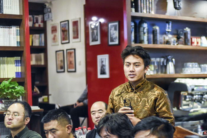 安久家族老八：我們的家族一直在做技藝的傳承，這是我們的使命，我們應(yīng)該承擔起來。希望能用我學(xué)到的知識，把我們家族的技藝推廣到更廣大的市場。