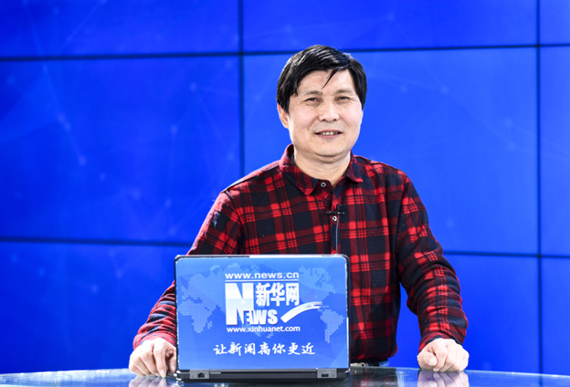 從開始的花鳥畫轉(zhuǎn)為山水畫創(chuàng)作，更欣賞山水畫的大氣。多年努力到名山大川去寫生，搜集素材，創(chuàng)作具有生活氣息的書畫作品。