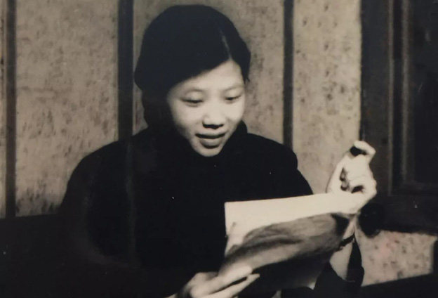 普通話推廣的重要時(shí)期，讀音以電臺(tái)為準(zhǔn)，播音員崗位責(zé)任重大，必須以身作則，多問(wèn)出處。