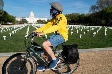 華盛頓:四萬絹花紀(jì)念槍擊遇難者