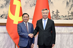 李希同越共中央政治局委員、中央書記處書記、中央檢查委員會主任陳錦繡舉行會談