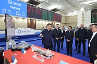 習(xí)近平在上?？疾?返京途中在江蘇鹽城考察