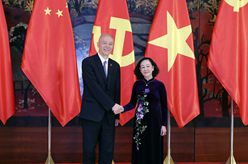 蔡奇同越共中央政治局委員、中央書記處常務(wù)書記張氏梅舉行會談