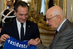 意總統(tǒng)接見足球國家隊成員