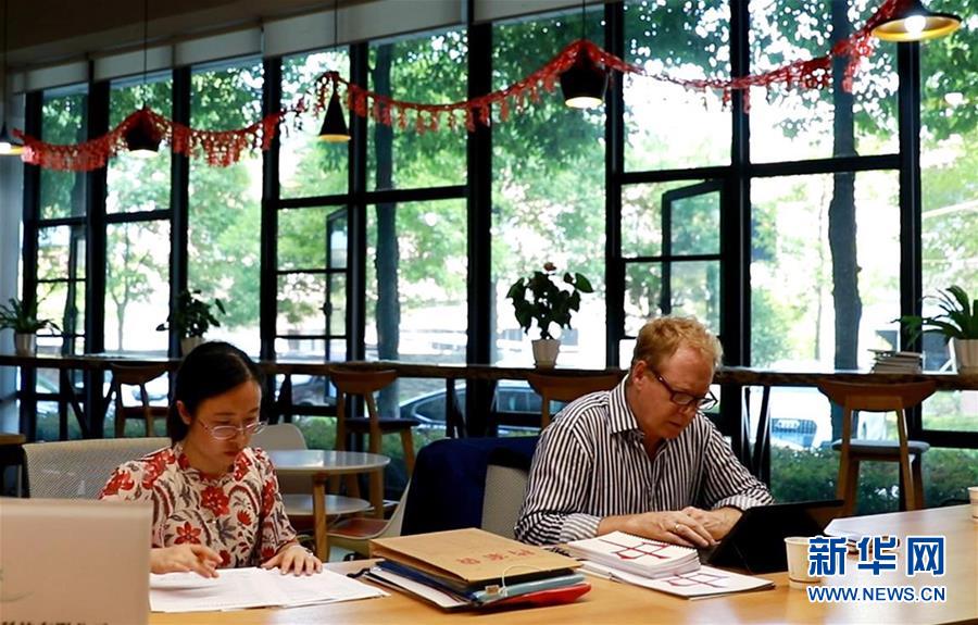 (十九大時(shí)光·圖文互動(dòng))(1)中國(guó)成就,世界矚目——來(lái)自基層蹲點(diǎn)現(xiàn)場(chǎng)的報(bào)道