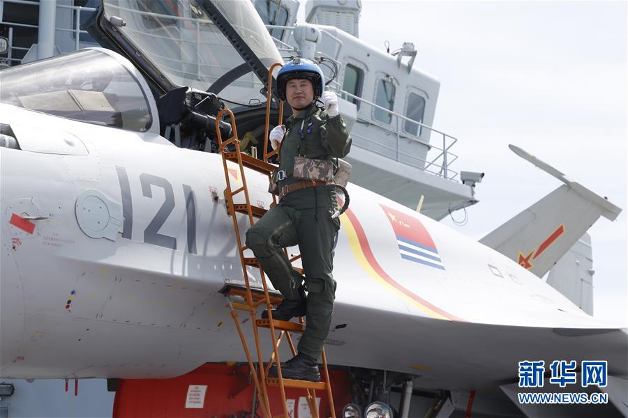 （十九大代表風(fēng)采&middot;圖文互動）（1）殲&mdash;15飛行員曹先建：開創(chuàng)重傷后重返海天的奇跡
