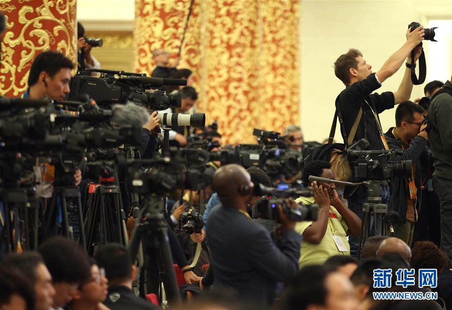 （十九大）（6）中國共產(chǎn)黨第十九次全國代表大會(huì)新聞發(fā)言人舉行新聞發(fā)布會(huì)