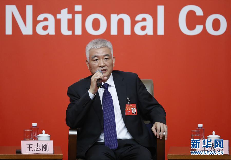 （十九大）（8）十九大新聞中心舉行&ldquo;實(shí)施創(chuàng)新驅(qū)動發(fā)展戰(zhàn)略&rdquo;集體采訪