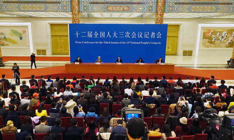 3月15日，國務(wù)院總理李克強(qiáng)在北京人民大會(huì)堂與中外記者見面，并回答記者提問。新華社記者 李賀 攝