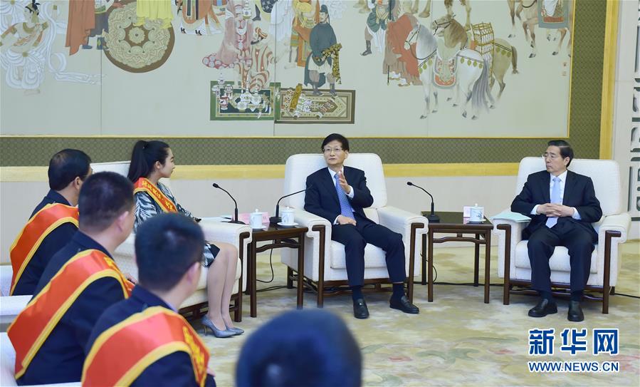 (XHDW)孟建柱會見買買提江·托乎尼牙孜同志先進(jìn)事跡報告團(tuán)