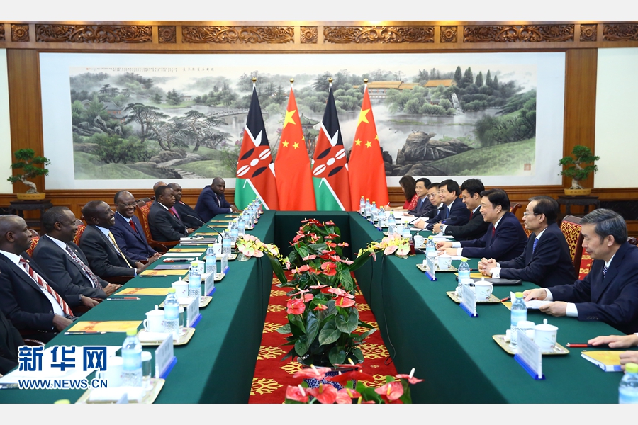 7月6日，國(guó)家副主席李源潮在北京會(huì)見來(lái)華出席生態(tài)文明貴陽(yáng)國(guó)際論壇2016年年會(huì)的肯尼亞副總統(tǒng)魯托。 新華社記者 丁海濤 攝