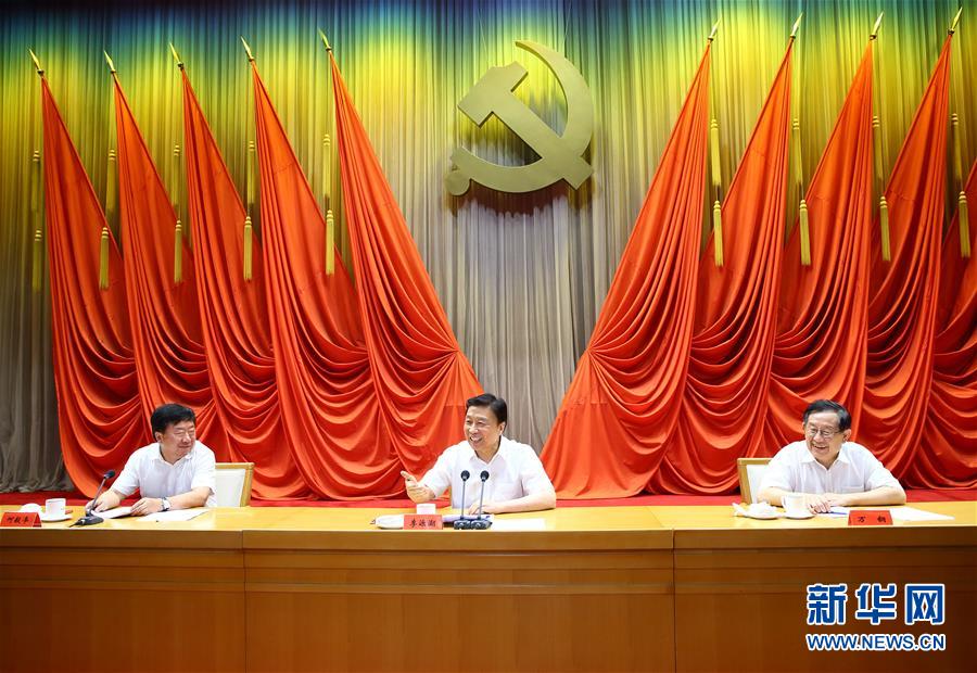 7月22日，中國科協(xié)和中央黨校聯(lián)合舉辦的科技領(lǐng)軍人才專題研修班在北京結(jié)業(yè)，中共中央政治局委員、國家副主席李源潮出席結(jié)業(yè)式并講話。新華社記者丁海濤攝