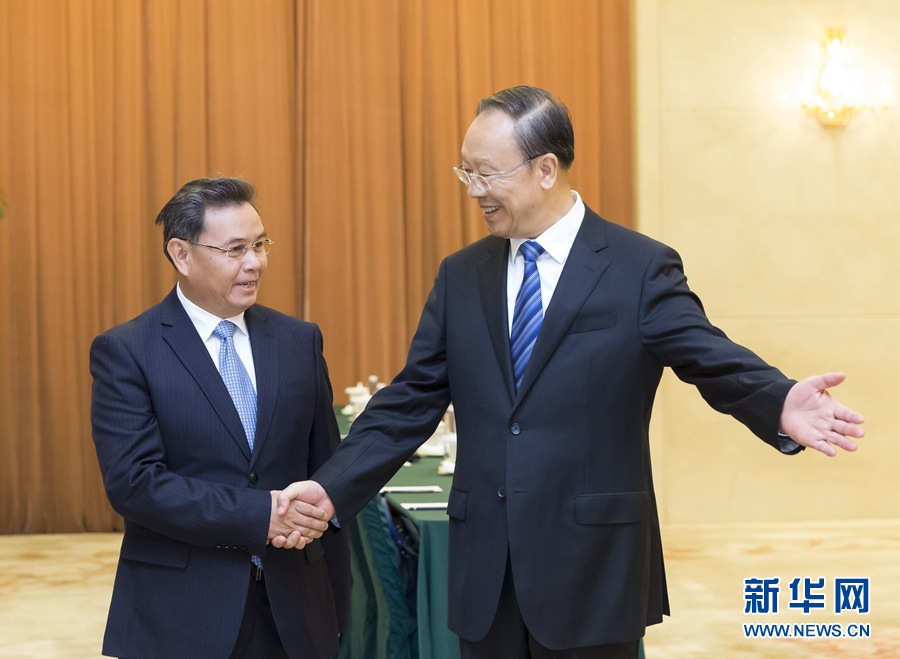 10月12日，中共中央書記處書記、全國政協(xié)副主席杜青林在北京會見來華訪問并出席&ldquo;2016中國共產(chǎn)黨與世界對話會&rdquo;的老撾人革黨中央政治局委員、建國陣線中央主席賽頌蓬&middot;豐威漢率領的老撾人革黨代表團?！⌒氯A社記者丁海濤攝