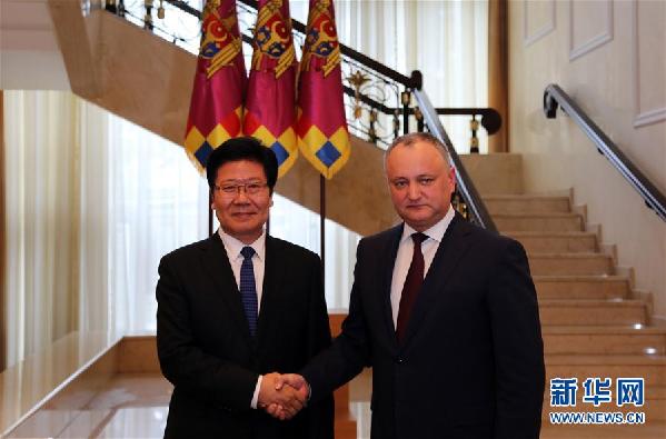 （XHDW）（1）摩爾多瓦總統(tǒng)多東、總理菲利普會見張春賢