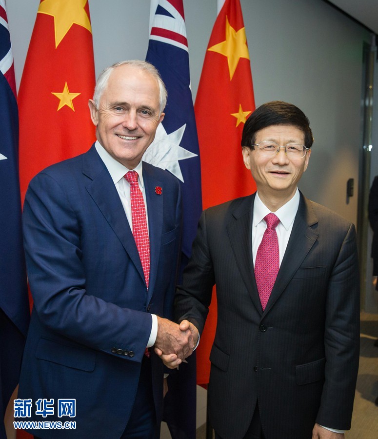 4月21日，正在澳大利亞訪問的中共中央政治局委員、中央政法委書記孟建柱（右）在悉尼會見澳總理特恩布爾。 新華社發(fā)（朱宏業(yè)攝） 