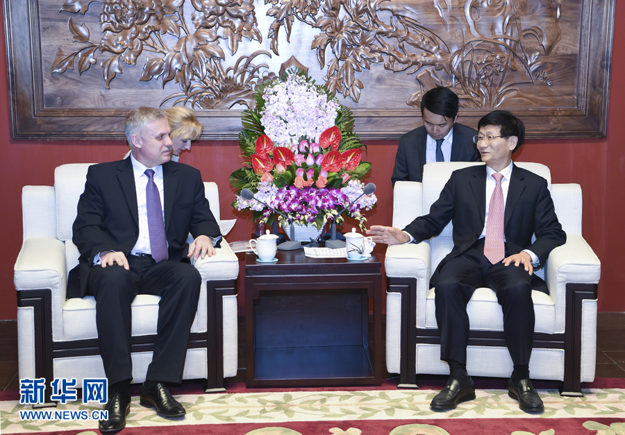 4月26日，中共中央政治局委員、中央政法委書記孟建柱在北京會見白俄羅斯安全會議國務(wù)秘書扎西。 新華社記者 張領(lǐng) 攝