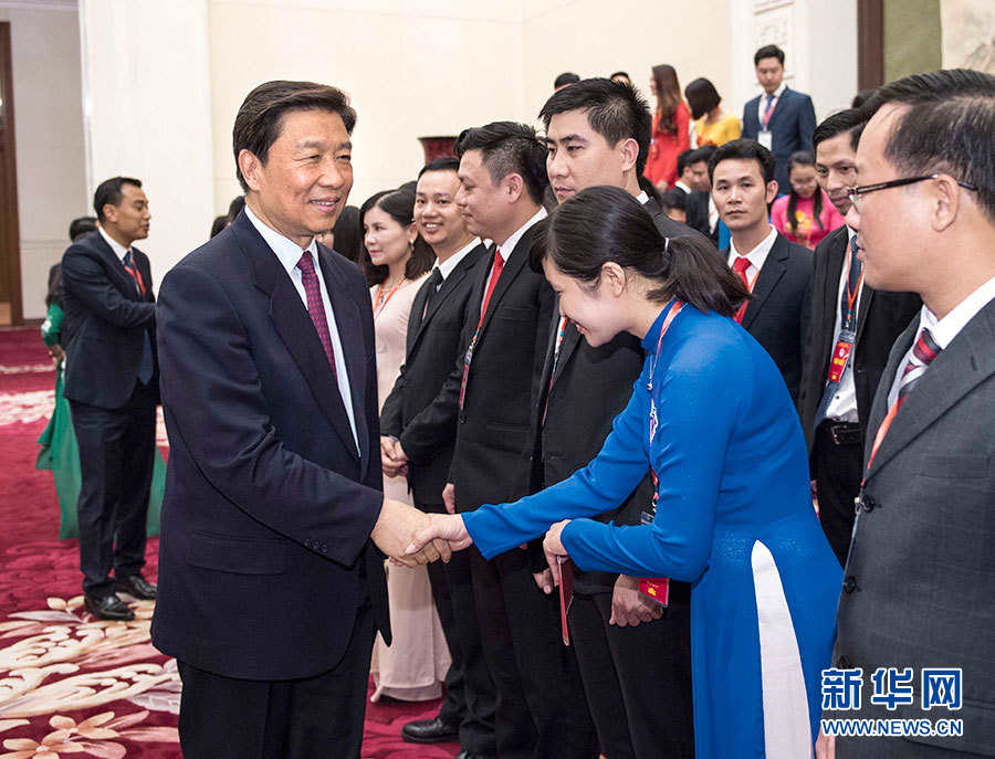 5月22日，中共中央政治局委員、國家副主席李源潮在北京會見越南胡志明共青團中央書記處第一書記黎國鋒率領(lǐng)的越南青年代表團。 新華社記者李濤 攝