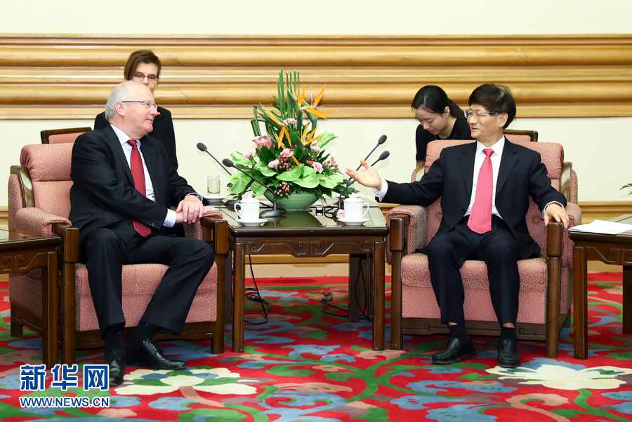 6月15日，中共中央政治局委員、中央政法委書記孟建柱在北京會(huì)見德國(guó)聯(lián)邦總理府情報(bào)國(guó)務(wù)秘書弗里徹。 新華社記者 謝環(huán)馳 攝