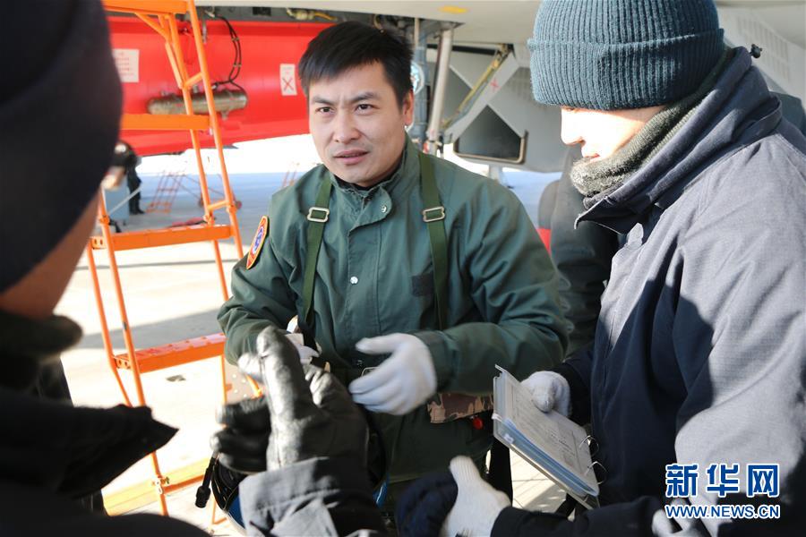 （建軍90周年&middot;英雄&middot;圖文互動(dòng)）（2）聽(tīng)，渤海灣有風(fēng)吹過(guò)來(lái)&mdash;&mdash;追記海軍某艦載航空兵部隊(duì)一級(jí)飛行員張超