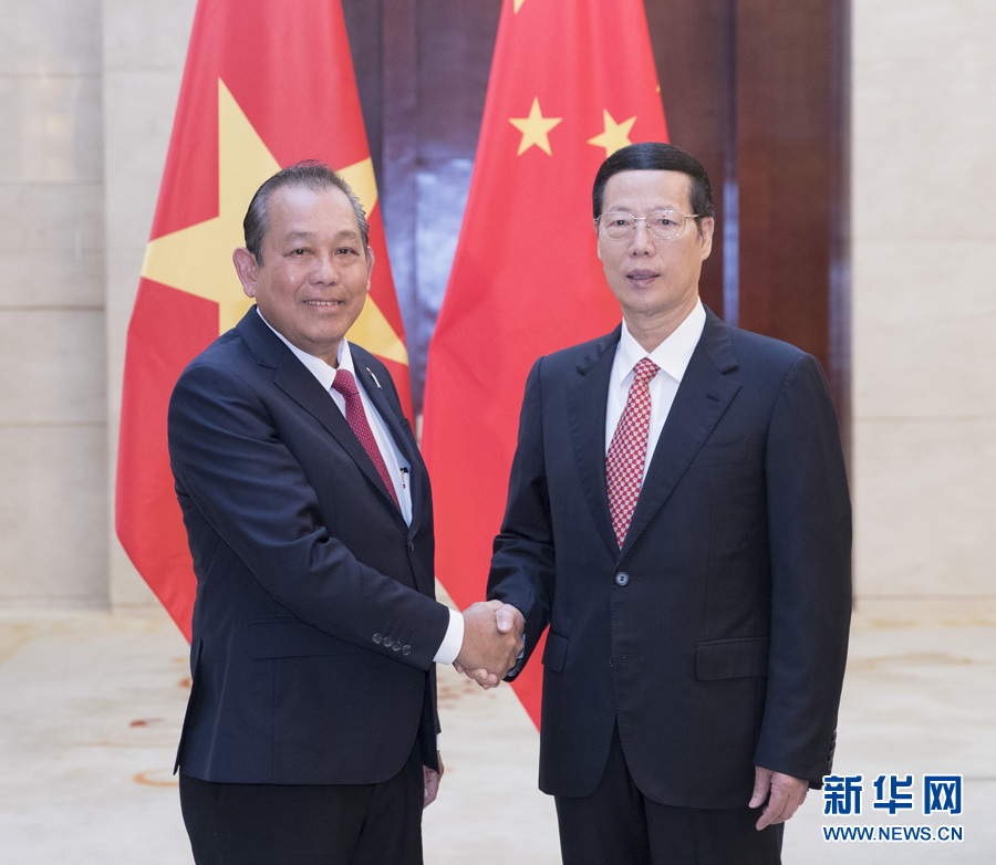  9月11日，中共中央政治局常委、國務(wù)院副總理張高麗在廣西南寧會見前來出席第十四屆中國－東盟博覽會和中國－東盟商務(wù)與投資峰會的越南常務(wù)副總理張和平。新華社記者王曄攝