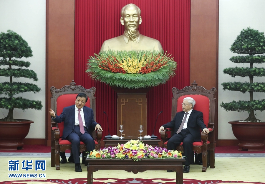 應(yīng)越南共產(chǎn)黨邀請(qǐng)，中共中央政治局常委、中央書記處書記劉云山9月18日至19日對(duì)越南進(jìn)行正式訪問。這是9月18日，劉云山在河內(nèi)會(huì)見越共中央總書記阮富仲。 新華社記者 龐興雷 攝