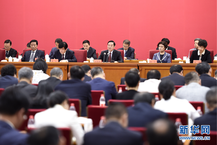 9月20日，中國(guó)電視藝術(shù)家協(xié)會(huì)第六次全國(guó)代表大會(huì)在北京召開(kāi)。中共中央政治局委員、中央書(shū)記處書(shū)記、中宣部部長(zhǎng)劉奇葆出席開(kāi)幕式并講話(huà)。新華社記者 燕雁 攝