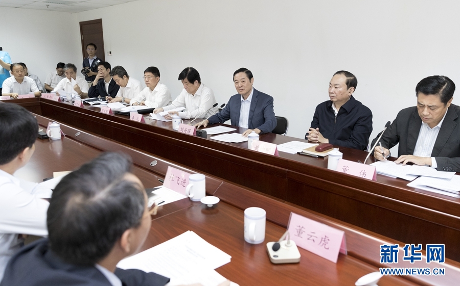 9月22日，中共中央政治局委員、中央書記處書記、中宣部部長劉奇葆在北京調研京劇像音像工程情況。這是劉奇葆與有關方面負責同志座談交流。新華社記者 丁海濤 攝