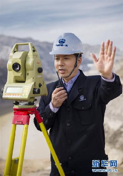 (十九大代表風(fēng)采·圖文互動)(2)白芝勇:用點(diǎn)線繪就“測量人生”