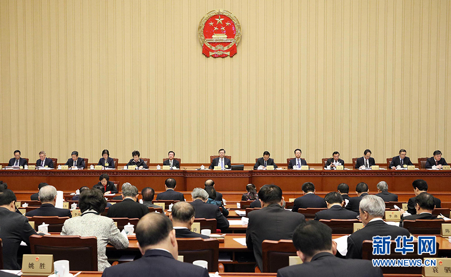 12月23日，十二屆全國(guó)人大常委會(huì)第三十一次會(huì)議在北京人民大會(huì)堂舉行第二次全體會(huì)議。張德江委員長(zhǎng)出席。 新華社記者劉衛(wèi)兵攝