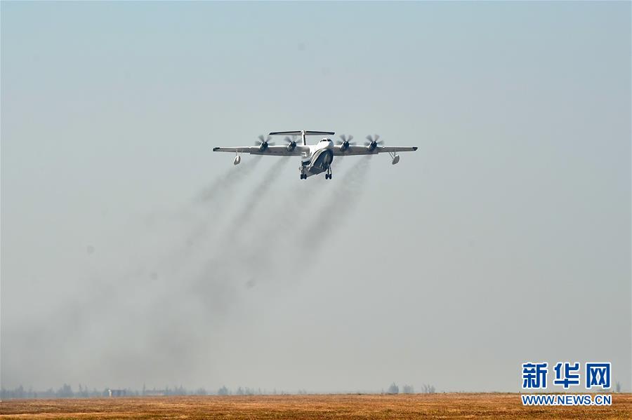 （新華全媒頭條&middot;圖文互動(dòng)）（5）國(guó)產(chǎn)大飛機(jī)&ldquo;三兄弟&rdquo;藍(lán)天聚首 &ldquo;中國(guó)翼&rdquo;開(kāi)啟航空強(qiáng)國(guó)新時(shí)代 