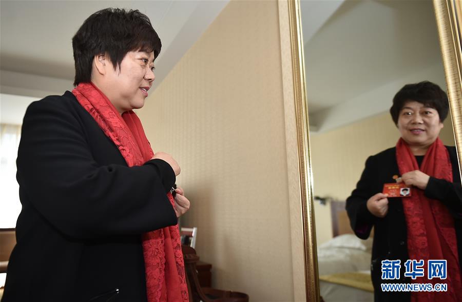 (兩會(huì)·圖片日記)(1)羅春桃代表的一天