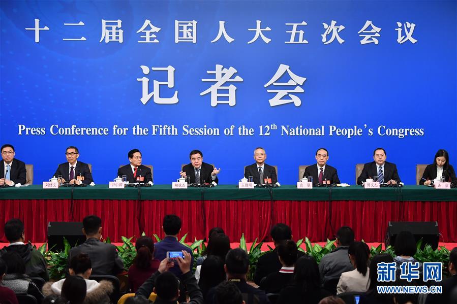 (兩會(huì))(1)全國(guó)人大教科文衛(wèi)委主任委員柳斌杰等就“人大監(jiān)督工作”答記者問(wèn)