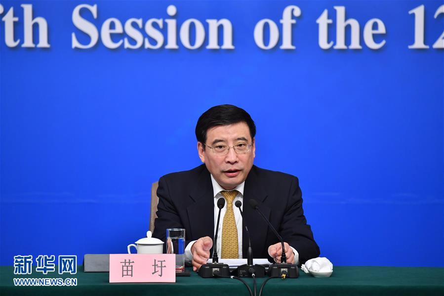 (兩會)(1)工業(yè)和信息化部部長苗圩等就“推進(jìn)實(shí)施‘中國制造2025’”答記者問