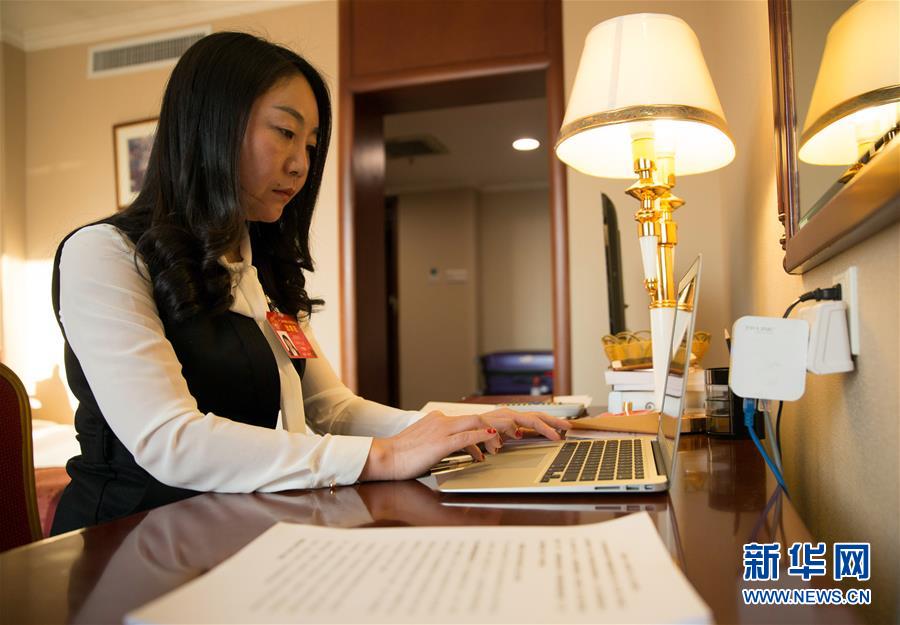 （兩會(huì)&middot;履職影像記）（1）張曉慶代表：不負(fù)重托 認(rèn)真履職